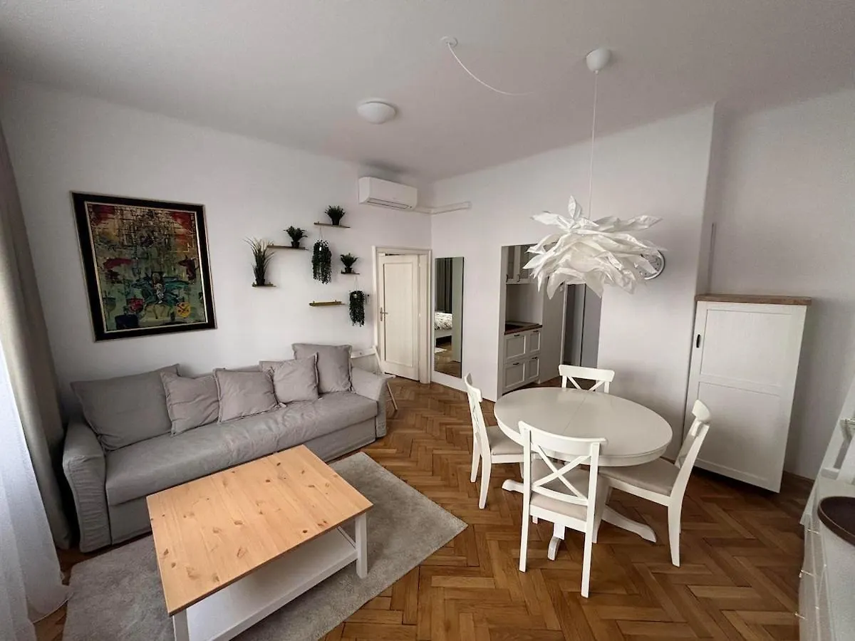 Trina Apartment In The City Centre Laibach